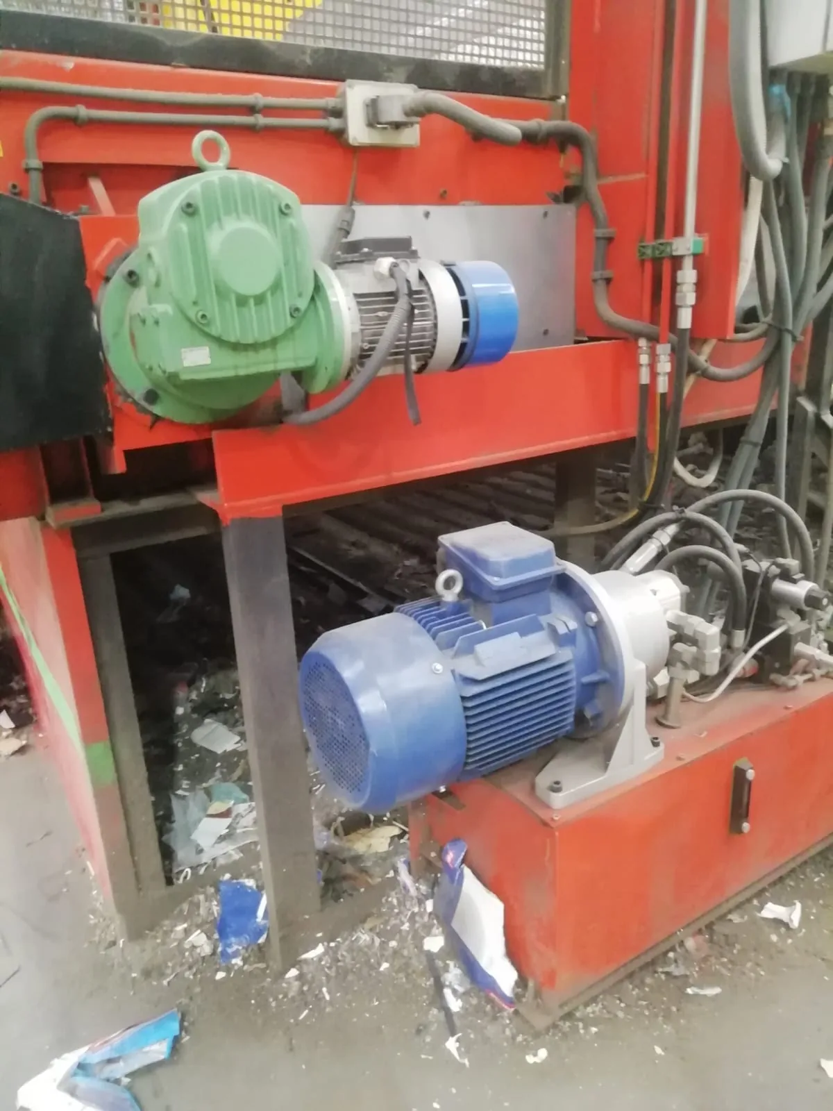 Montaje y automatización de cizalla hidráulica industrial